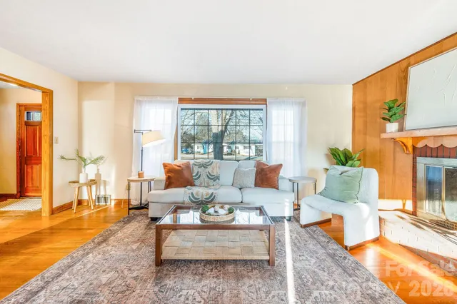 $400,000 | 336 Onteora Boulevard, Asheville, NC 28803