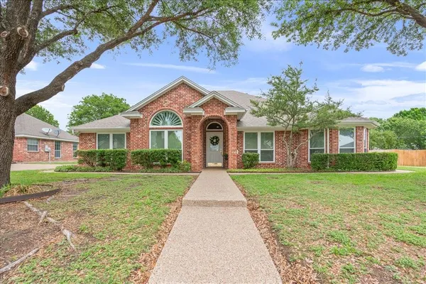 $435,000 | 1216 Darbyton Drive, Hewitt, TX 76643