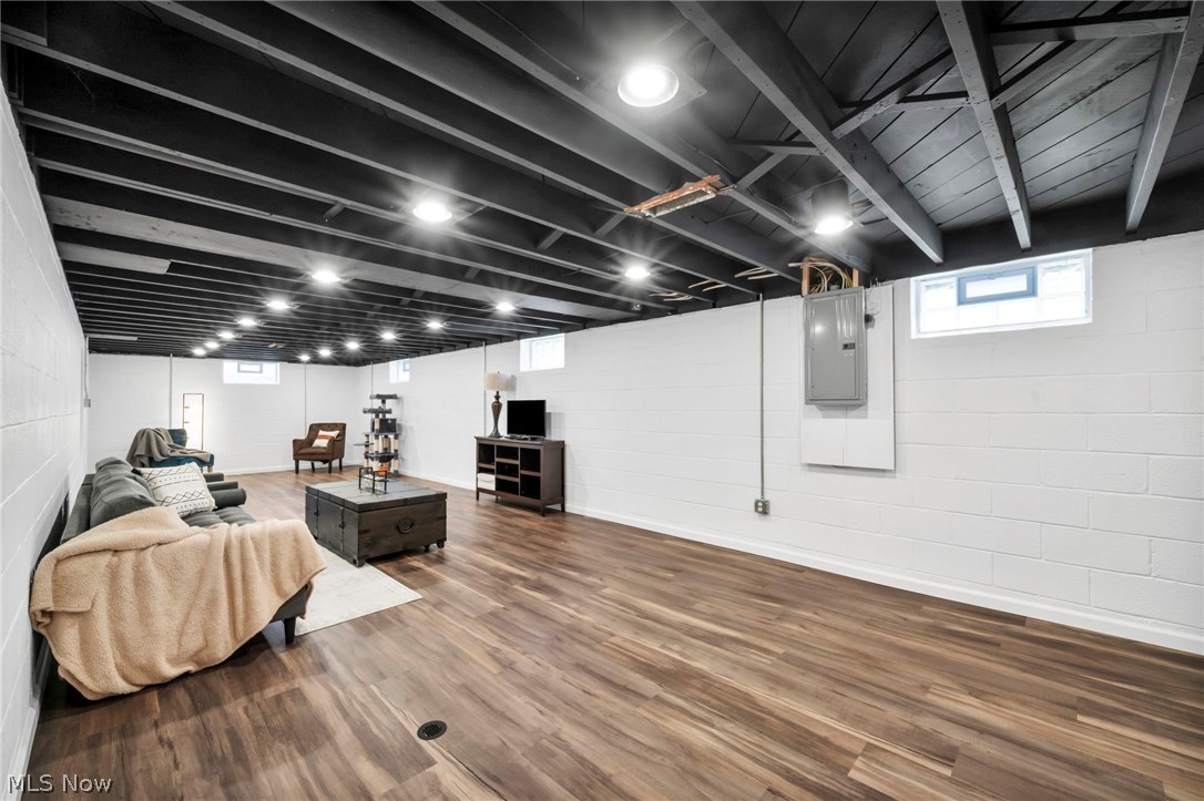 7590 Hoertz Road Cleveland, OH 44134 - Photo 12 of 40 Gallery Image 12