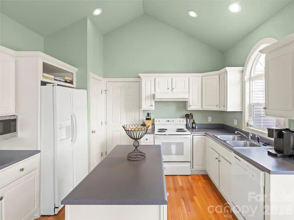 $579,000 | 109 Poppy Lane, Asheville, NC 28803