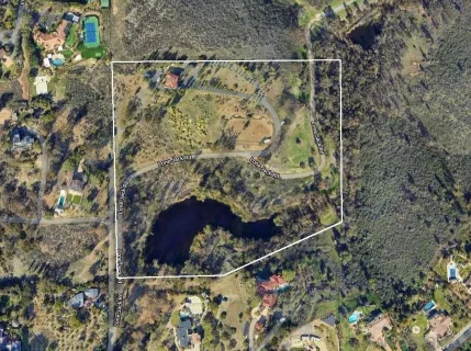 a bench sitting in middle of a bathroom