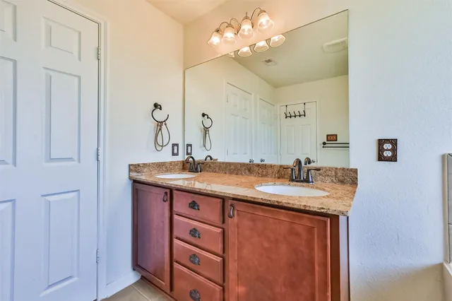 $2,400 | 4814 Mint Trail, Houston, TX 77066