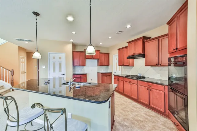 $2,400 | 4814 Mint Trail, Houston, TX 77066