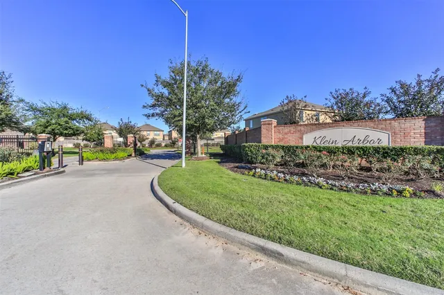 $2,400 | 4814 Mint Trail, Houston, TX 77066