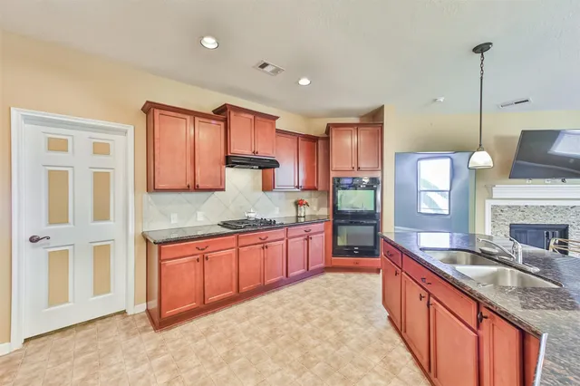 $2,400 | 4814 Mint Trail, Houston, TX 77066