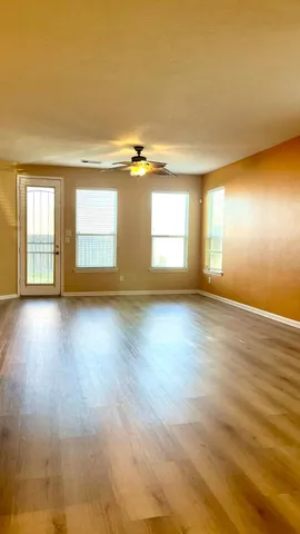 $2,400 | 4814 Mint Trail, Houston, TX 77066
