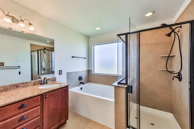 $2,400 | 4814 Mint Trail, Houston, TX 77066