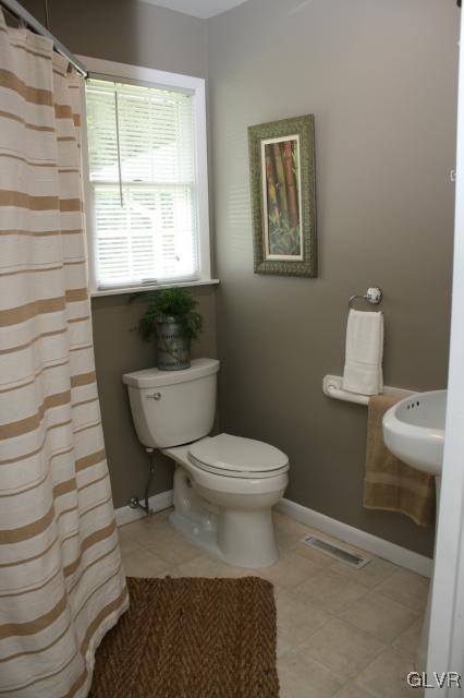 3504 Edinburgh Road Allentown, PA 18104 - Photo 8 of 9 Gallery Image 8