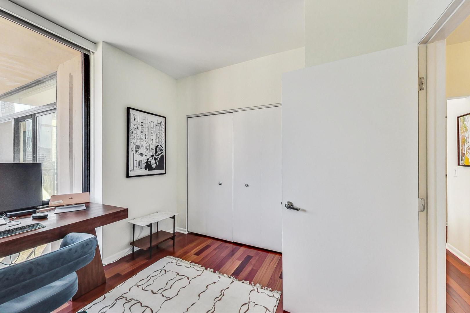 435 West Erie Street, Unit 1501 Chicago, IL 60654 - Photo 16 of 26 a very nice looking room with a bed and a computer on a desk
