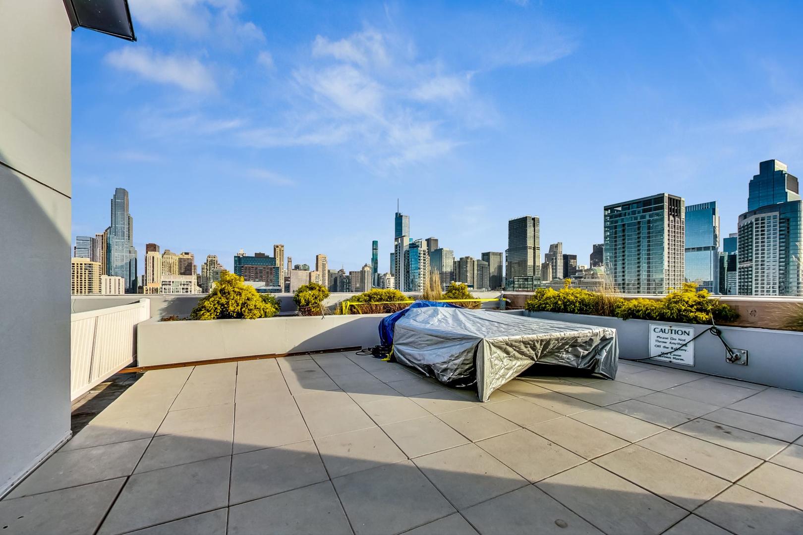 435 West Erie Street, Unit 1501 Chicago, IL 60654 - Photo 23 of 26 a swimming pool with outdoor seating