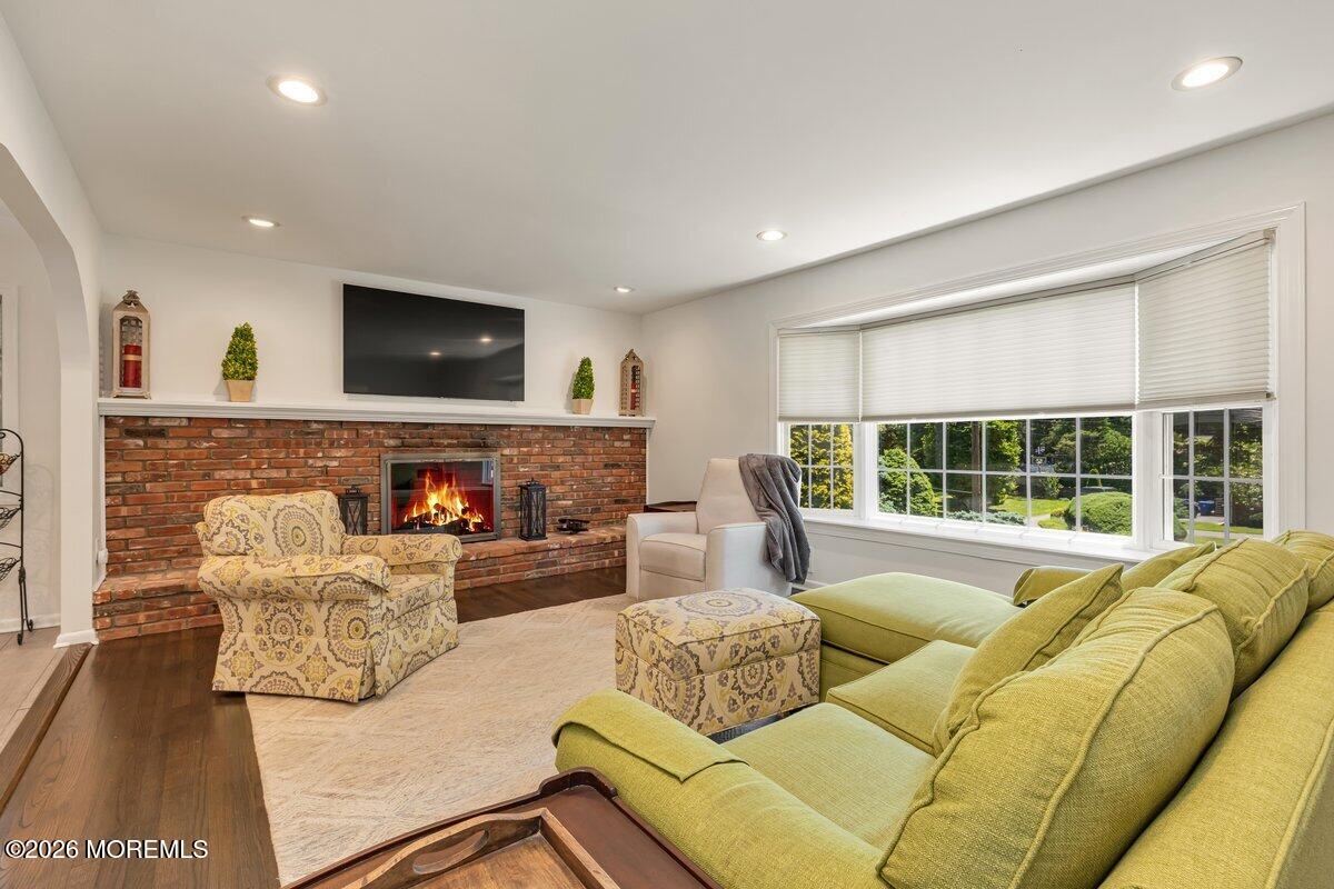 25 Pelican Road Middletown, NJ 07748 - Photo 4 of 44 Living Room