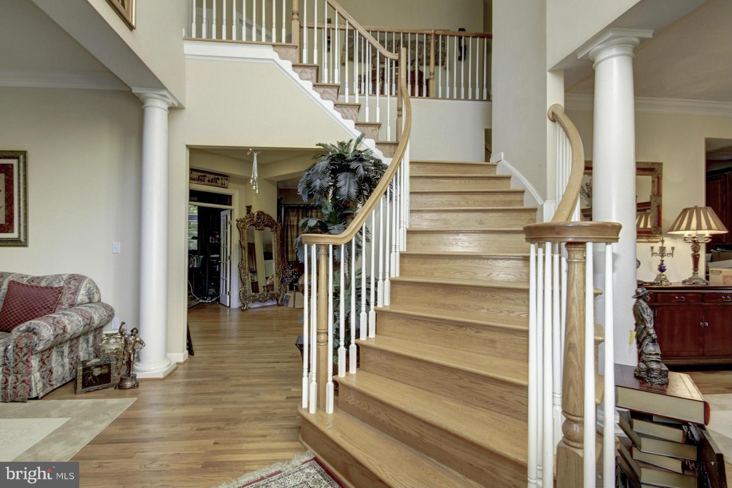 331 Reserve Gate Terrace Silver Spring, MD 20905 - Photo 2 of 27 Foyer