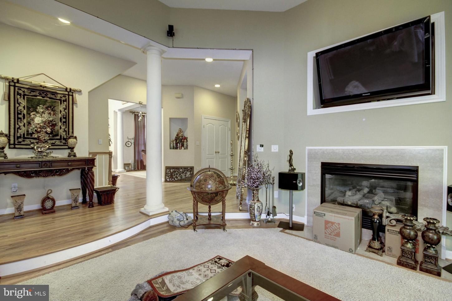 331 Reserve Gate Terrace Silver Spring, MD 20905 - Photo 6 of 27 Family Room