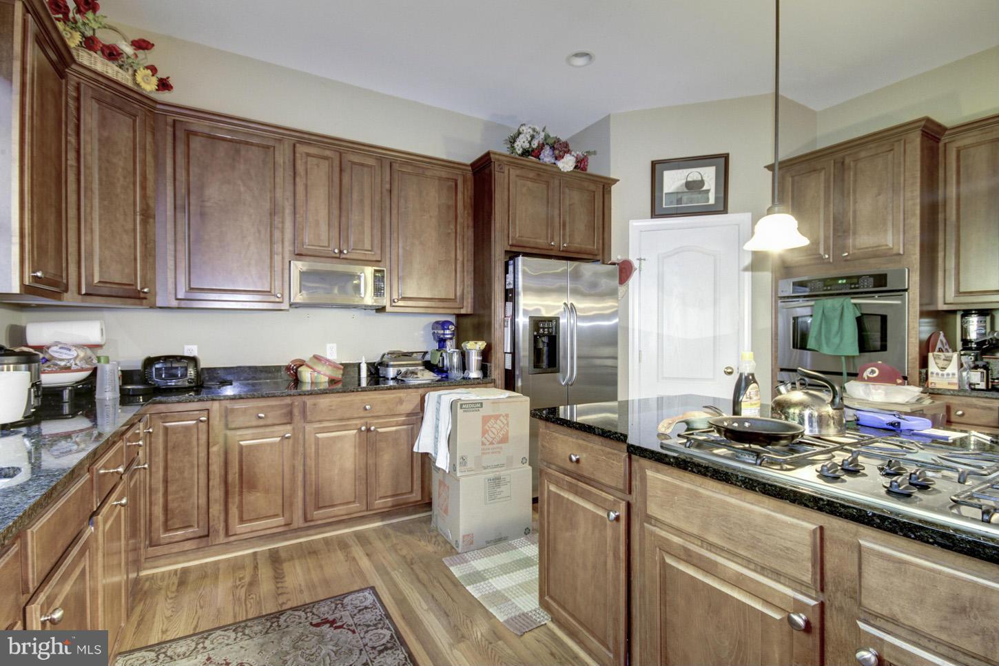 331 Reserve Gate Terrace Silver Spring, MD 20905 - Photo 8 of 27 Kitchen