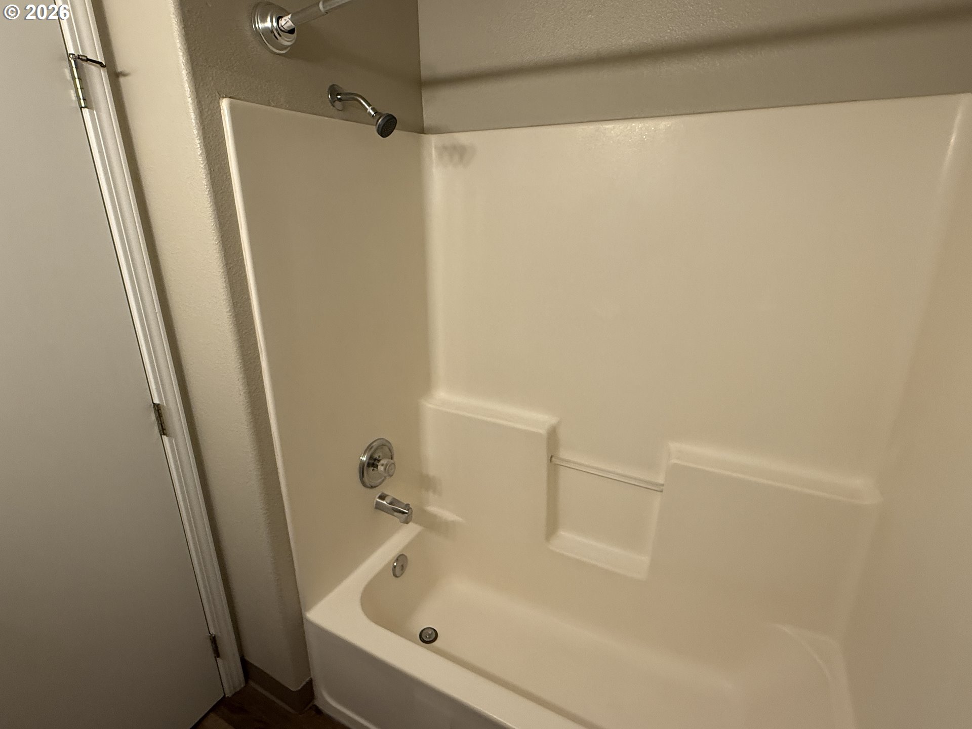 70 Northeast Alora Drive Hermiston, OR 97838 - Photo 11 of 14 a bathroom with a bathtub