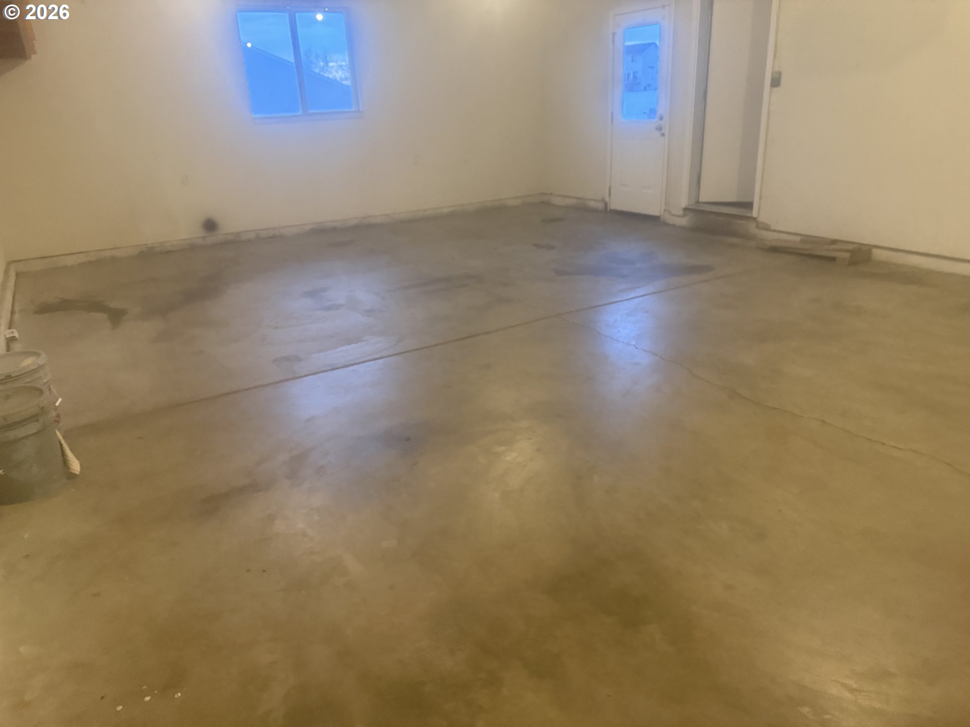 70 Northeast Alora Drive Hermiston, OR 97838 - Photo 13 of 14 an empty room with a bench