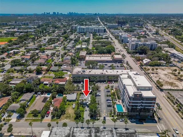 a picture of city view with lake view