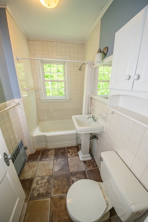 39 Circle Road Longmeadow, MA 01106 - Photo 11 of 35