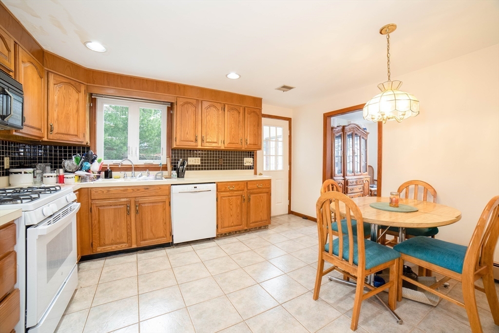 8 Minthorne Street Worcester, MA 01603 - Photo 16 of 30