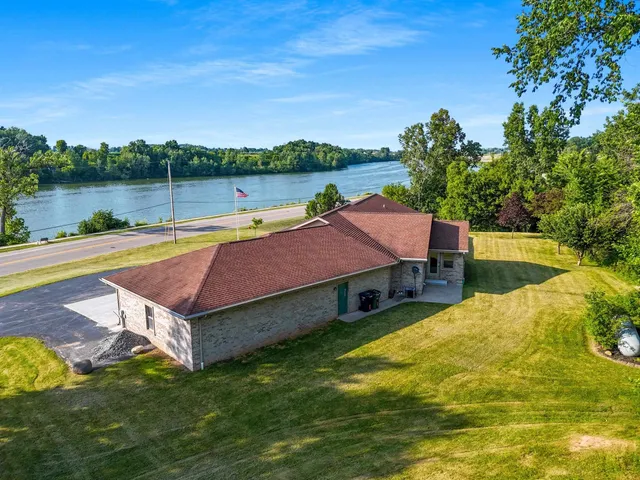 $774,900 | 75 Washington Street, Wrightstown, WI 54180