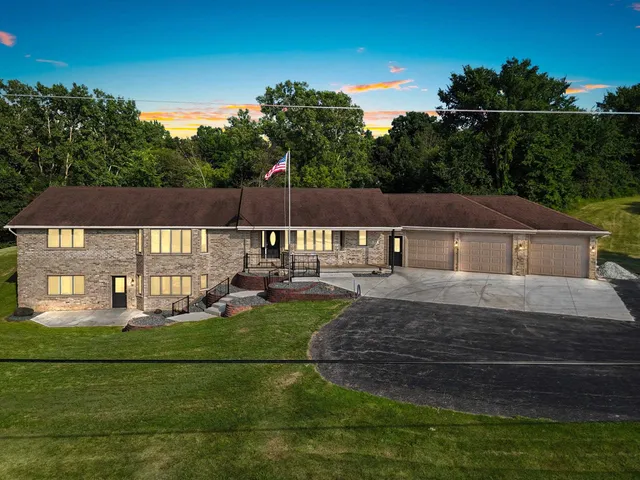 $774,900 | 75 Washington Street, Wrightstown, WI 54180