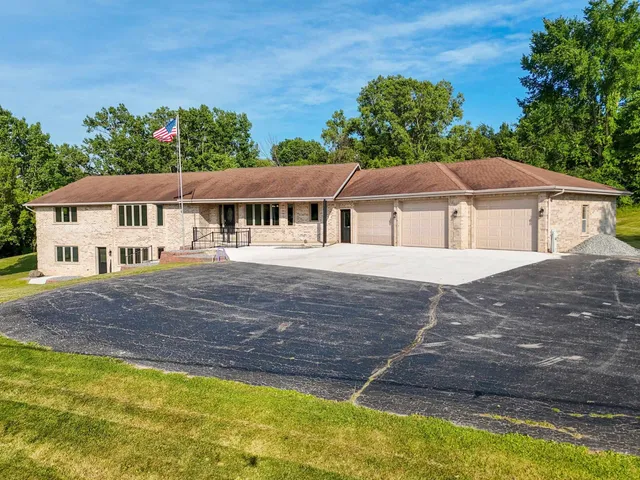 $774,900 | 75 Washington Street, Wrightstown, WI 54180