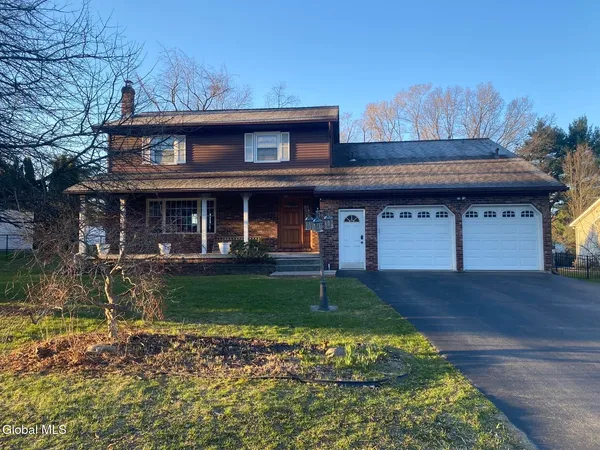 $525,000 | 25 Balboa Drive, Colonie, NY 12110