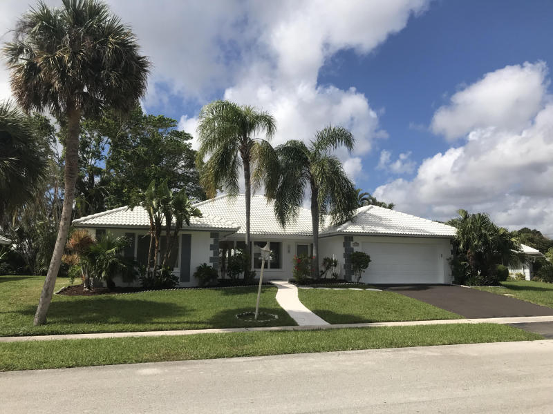 1205 Mulberry Way Boca Raton, FL 33486 - Photo 2 of 31 Front