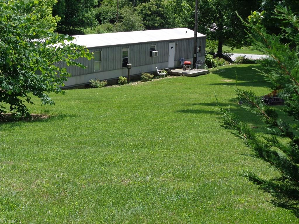 3377 Squirrel Spur Road Ararat, VA 24053 - Photo 8 of 9 Gallery Image 8