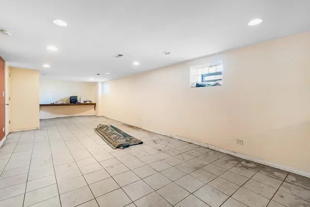 a view of utility room