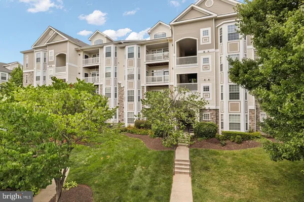 $2,200 | 501 Sunset Terrace Southeast, Unit 304, Leesburg, VA 20175