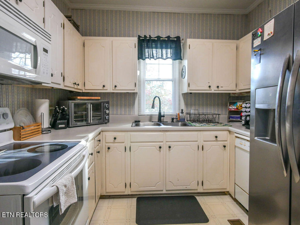 10 Pine Street Athens, TN 37303 - Photo 8 of 32 P1080624