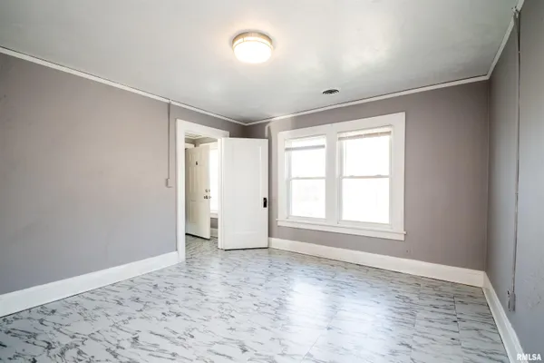 $375,000 | 501 West Columbia Terrace, Peoria, IL 61606