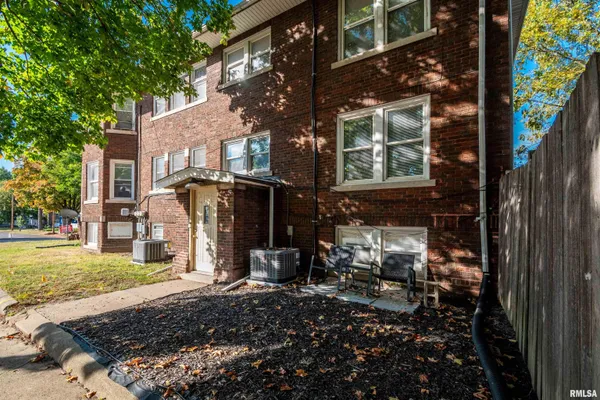 $375,000 | 501 West Columbia Terrace, Peoria, IL 61606