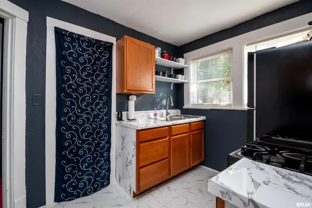 $380,000 | 501 West Columbia Terrace, Peoria, IL 61606