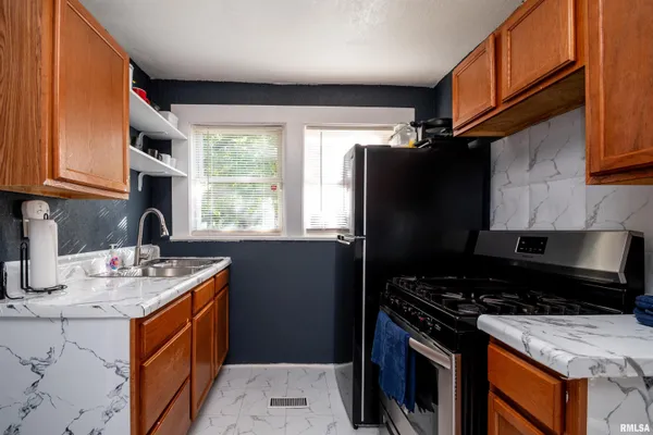 $375,000 | 501 West Columbia Terrace, Peoria, IL 61606