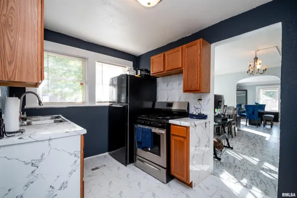 $375,000 | 501 West Columbia Terrace, Peoria, IL 61606