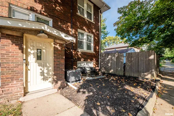 $375,000 | 501 West Columbia Terrace, Peoria, IL 61606