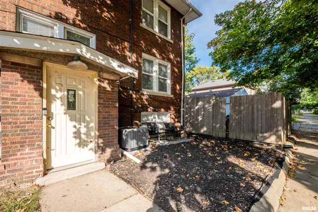 $380,000 | 501 West Columbia Terrace, Peoria, IL 61606