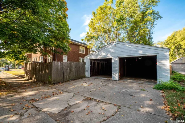 $375,000 | 501 West Columbia Terrace, Peoria, IL 61606