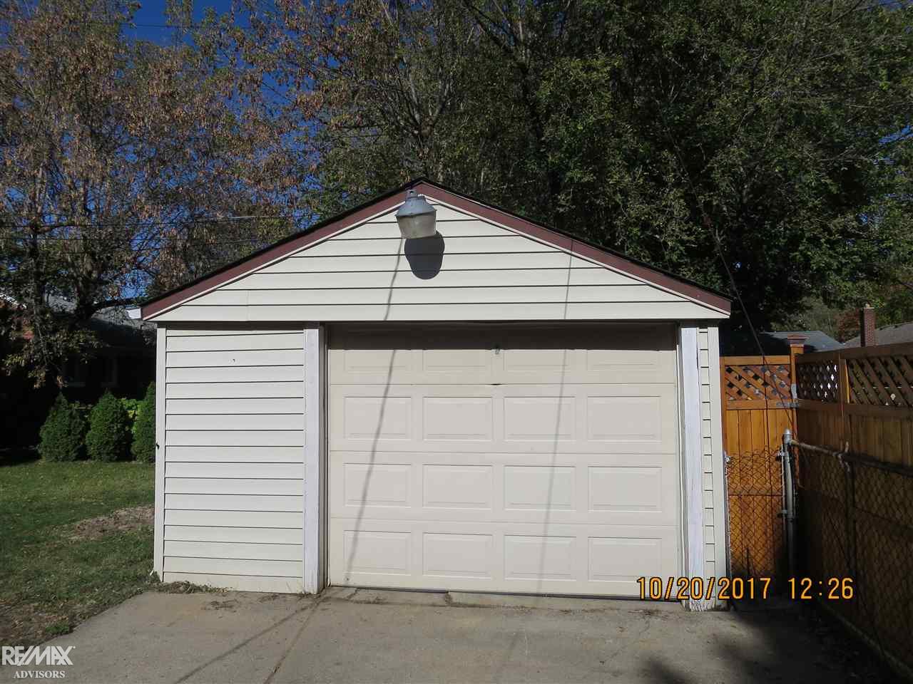 1690 Hampton Road Mount Clemens, MI 48043 - Photo 26 of 38 31333745-25.JPG