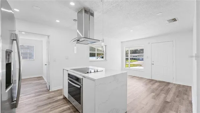 $2,000 | 4447 Ivey Court, Orlando, FL 32811