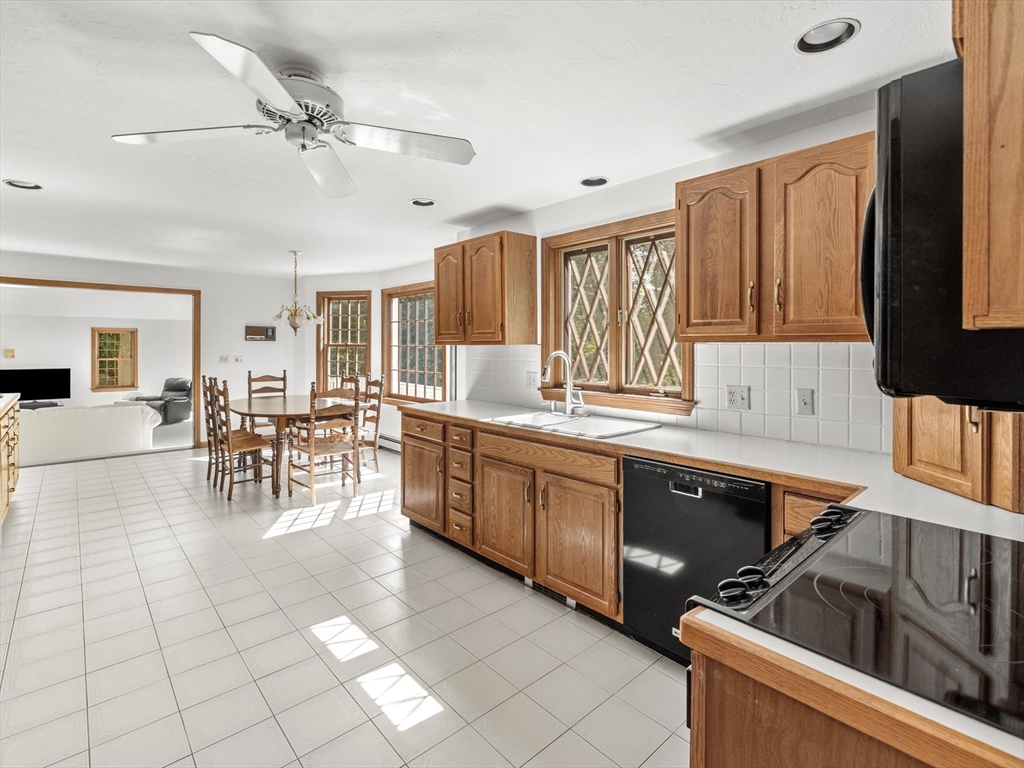 7 Notch Brook Road Shrewsbury, MA 01545 - Photo 13 of 42 Gallery Image 13