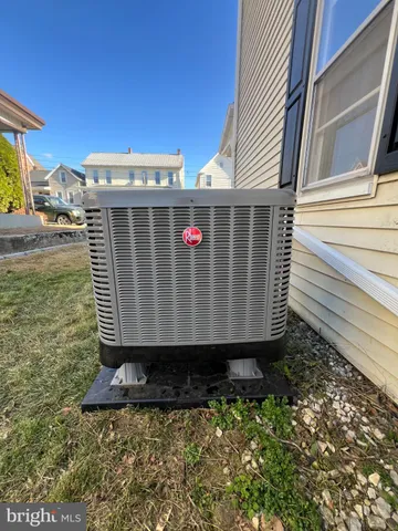 a view of a small house with backyard