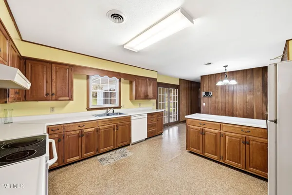 $425,000 | 806 Hiwassee Heights Drive, Johnson City, TN 37601