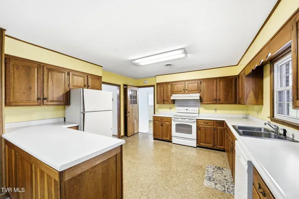 $425,000 | 806 Hiwassee Heights Drive, Johnson City, TN 37601