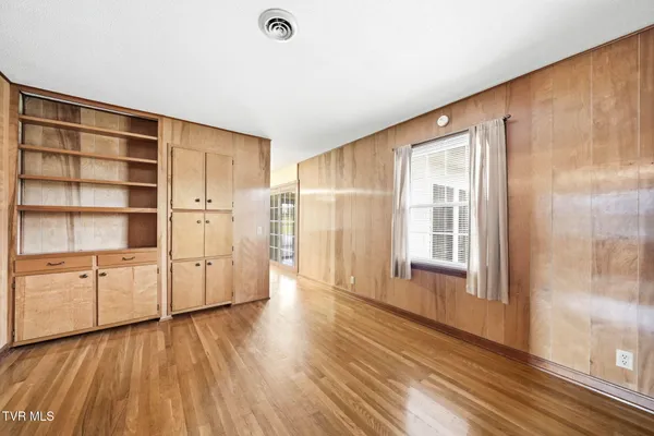 $425,000 | 806 Hiwassee Heights Drive, Johnson City, TN 37601