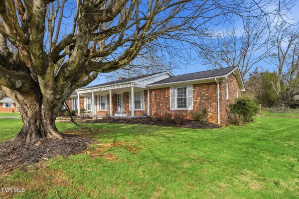 $425,000 | 806 Hiwassee Heights Drive, Johnson City, TN 37601