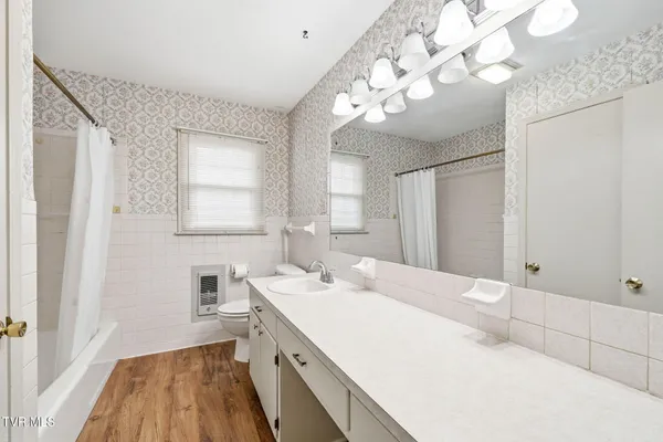 $425,000 | 806 Hiwassee Heights Drive, Johnson City, TN 37601