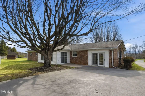 $425,000 | 806 Hiwassee Heights Drive, Johnson City, TN 37601